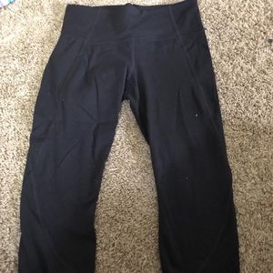 Black Cropped Athlete Leggings